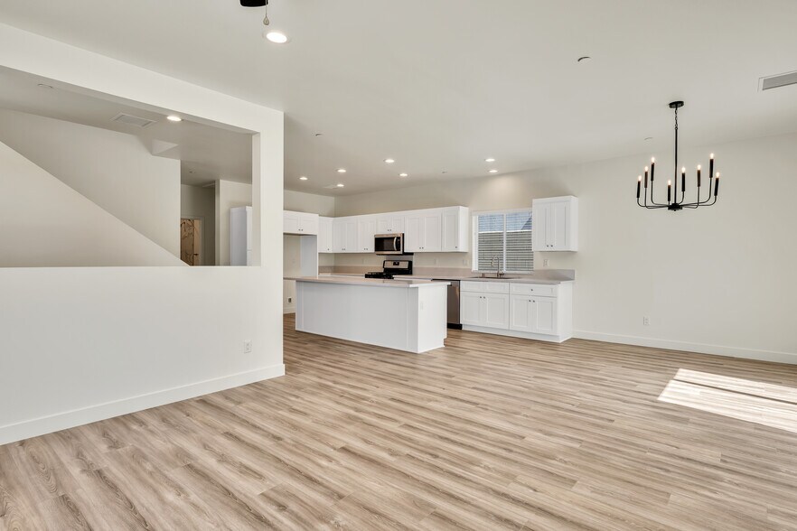 More Photos Of 33912 Whispering Palms Trail, Cathedral City Apartments For Sale