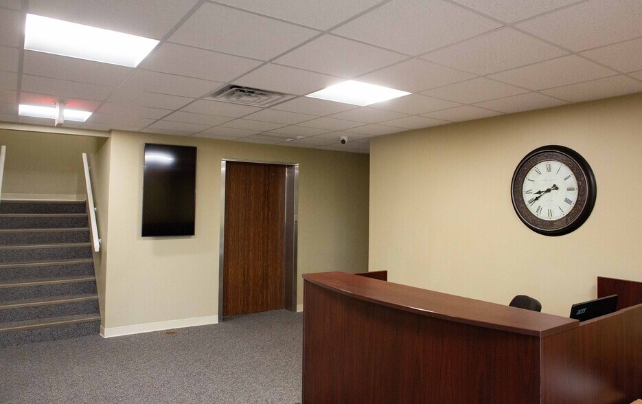 More Photos Of 12945 Seminole Blvd, Largo Unknown For Lease