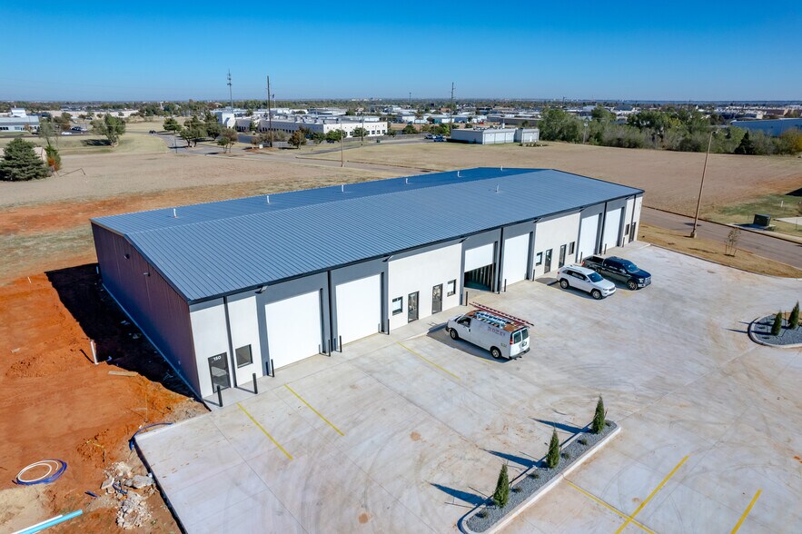 More Photos Of 8101 Silver Xing, Oklahoma City Unknown For Lease