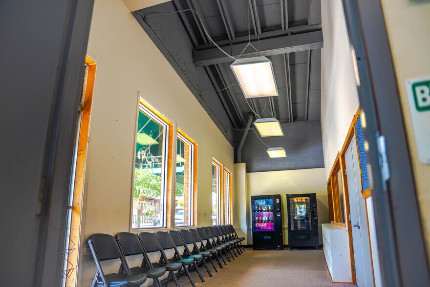 More Photos Of 239 Maxwell Ave, Greenwood General Retail For Sale