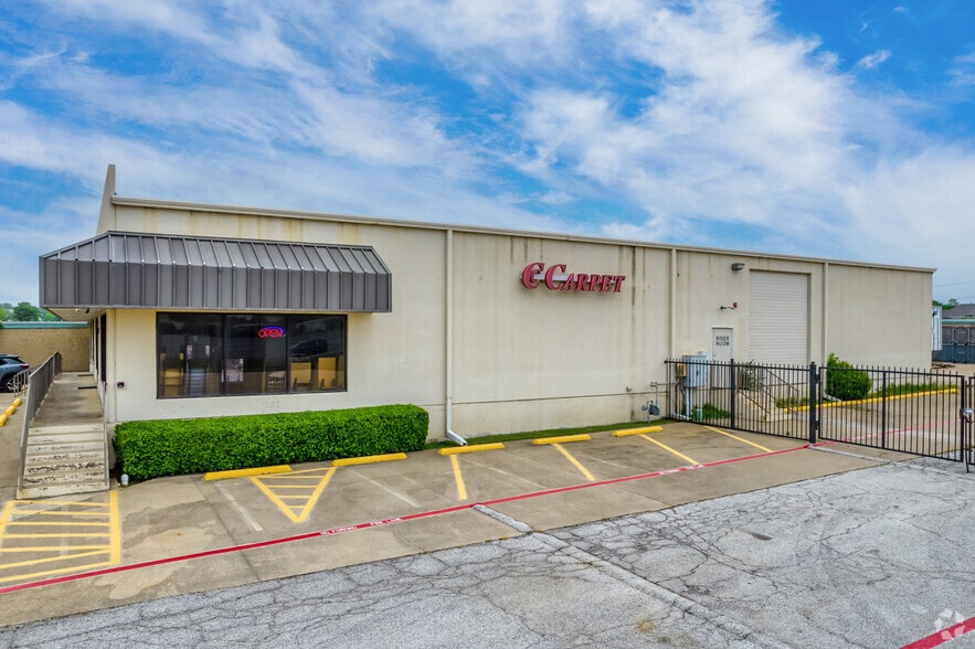 More Photos Of 1805 Reliance Pky, Bedford Showroom For Sale
