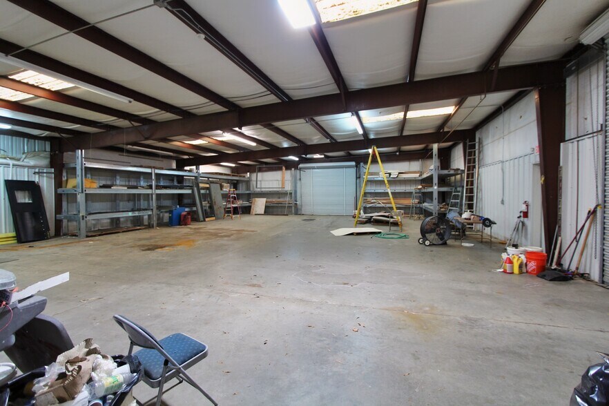 More Photos Of 1829 Habersham Sq, Florence Industrial For Sale