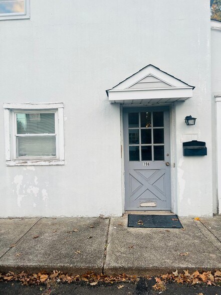 Primary Photo Of 706 Willow St, Southampton Office For Lease