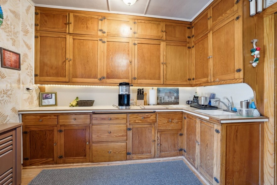 More Photos Of 101 1st E ave, Dyersville General Retail For Sale