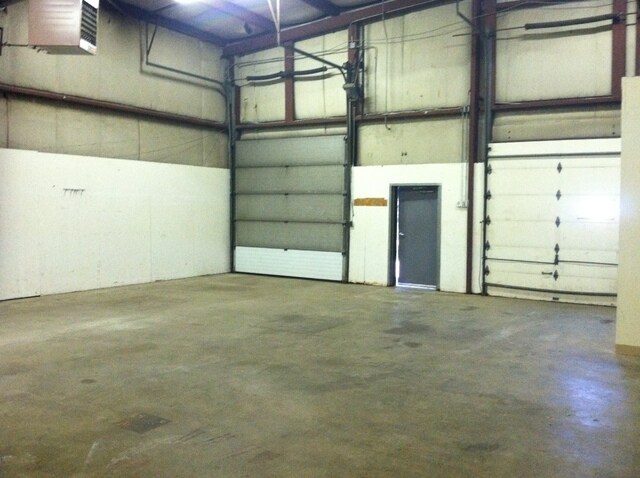 More Photos Of 177 Avenue C, Williston Flex For Lease