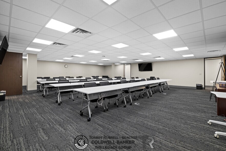 More Photos Of 800 Werner Ct, Casper Office For Sale