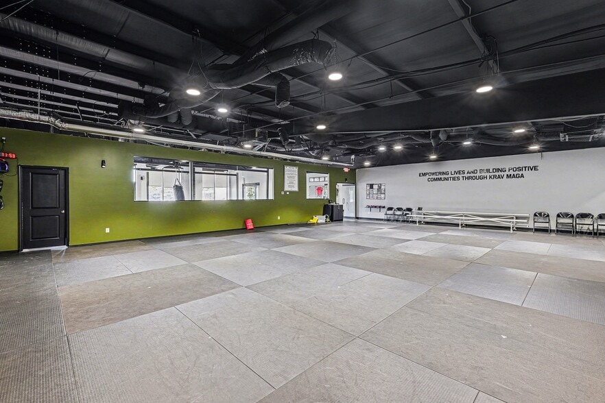 More Photos Of 2500-2524 Hospitality Dr, Columbia General Retail For Lease