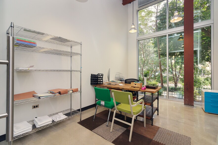 More Photos Of 102 9th St, San Antonio Office For Sale