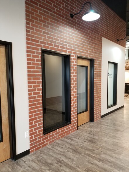 More Photos Of 550 S Main St, Lebanon Office For Sale