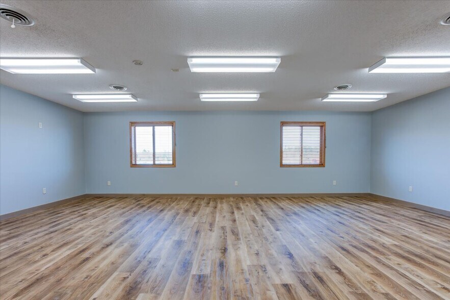 More Photos Of N6387 Hwy 25, Durand Office For Sale