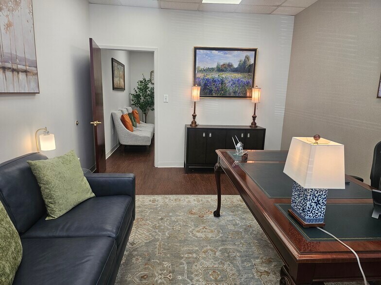 More Photos Of 400 W Main St, Babylon Medical For Lease