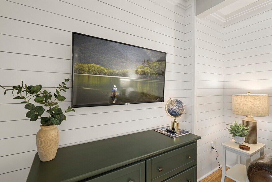 More Photos Of 100 S Railroad Ave, Damascus Apartments For Sale