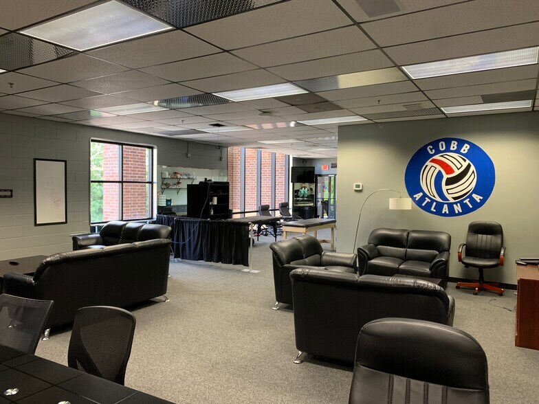 More Photos Of 1880 W Oak Pky, Marietta Loft Creative Space For Lease