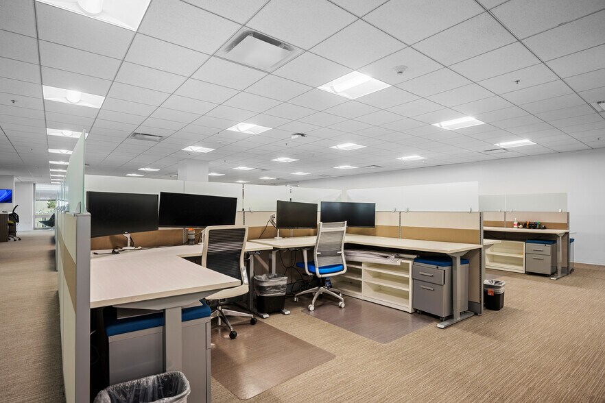 More Photos Of 301 N Lake Ave, Pasadena Office For Lease