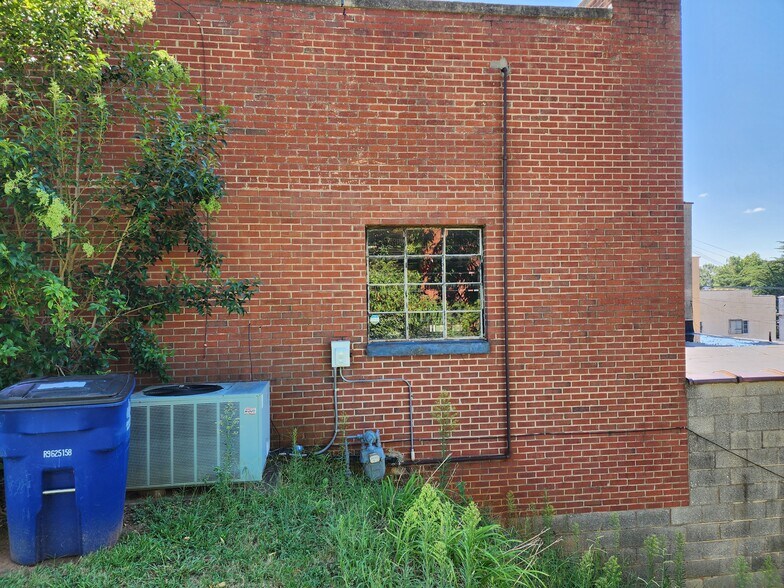 More Photos Of 414 Brookstown Ave, Winston-Salem Warehouse For Sale