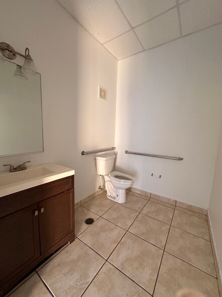 More Photos Of 5911 NW 173rd Dr, Hialeah Office For Lease