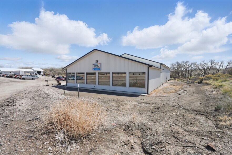 More Photos Of 2100 W Main St, Newcastle Flex For Sale