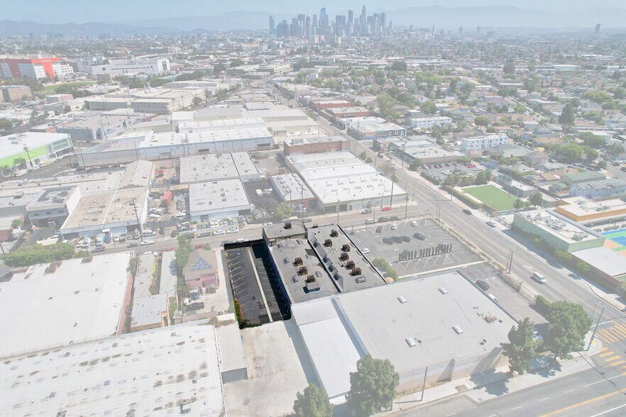 More Photos Of 132 W 39th St, Los Angeles Warehouse For Lease