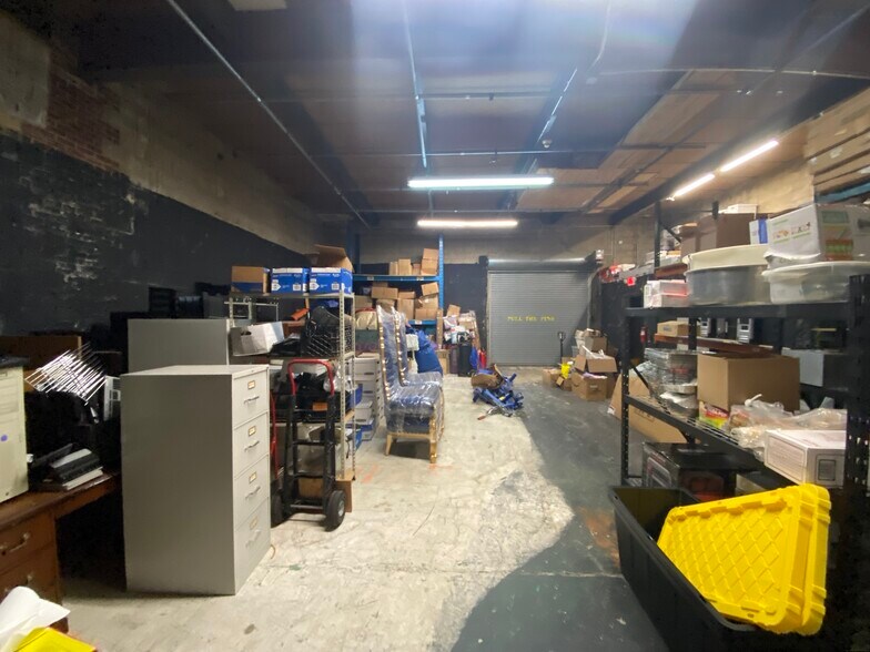 More Photos Of 77 Gazza Blvd, Farmingdale Showroom For Sale