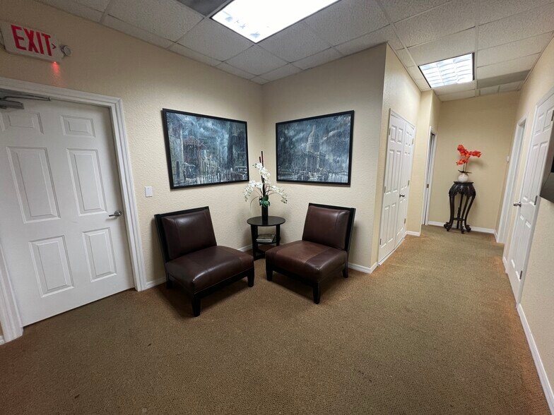 More Photos Of 4505 Town N Country Blvd, Tampa Office For Sale