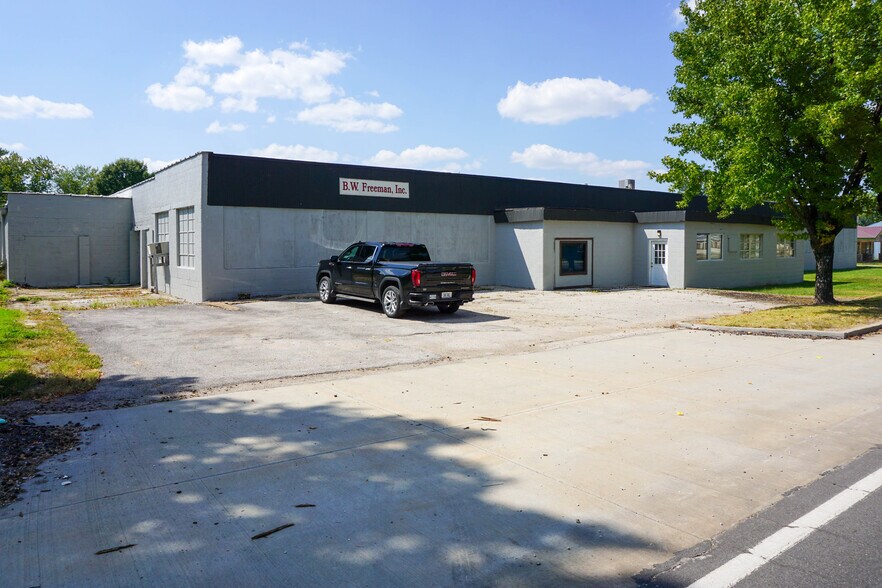 More Photos Of 714 S Franklin St, Cuba Industrial For Sale