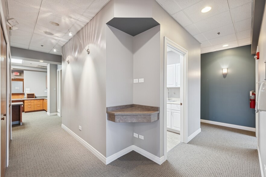 More Photos Of 2300 Lehigh Ave, Glenview Storefront Retail Office For Lease