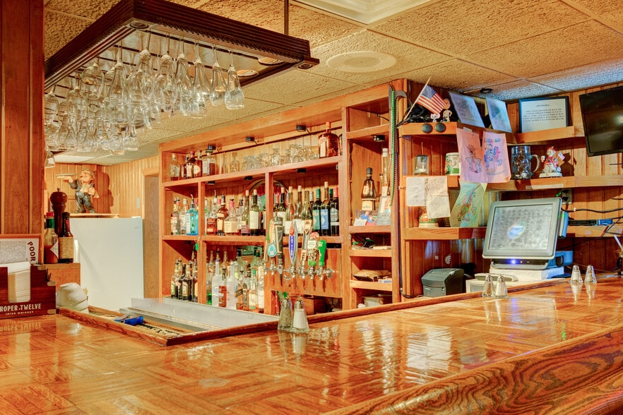 More Photos Of 1702 Park Hill Dr, Gainesville Restaurant For Sale