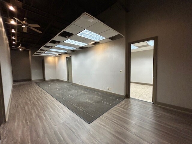 More Photos Of 104 Del Ct, Laredo Office For Lease