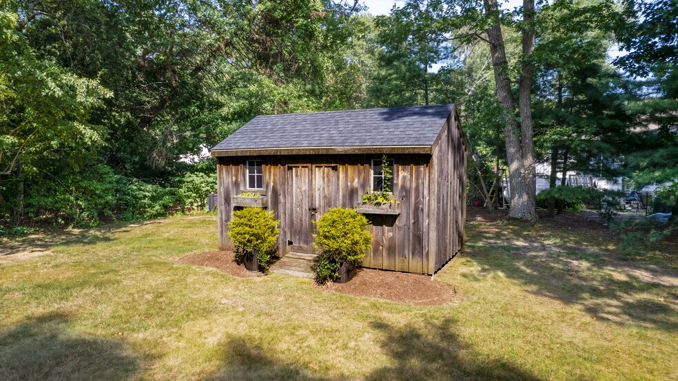 More Photos Of 13 Tremont St, Kingston Office For Sale