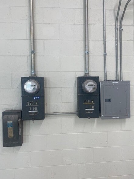 More Photos Of 8030 Freestone Ave, Santa Fe Springs Manufacturing For Lease