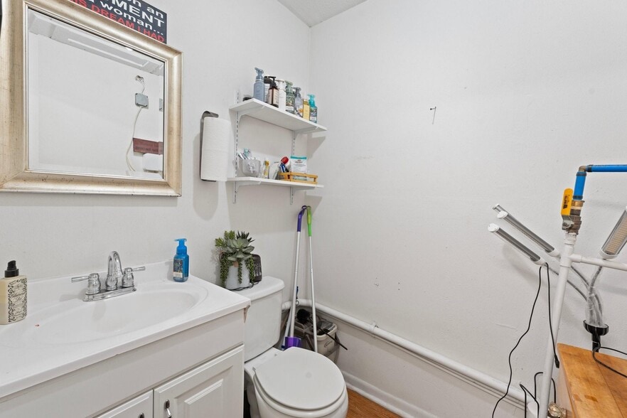 More Photos Of 133 N Texas St, De Leon Storefront For Sale