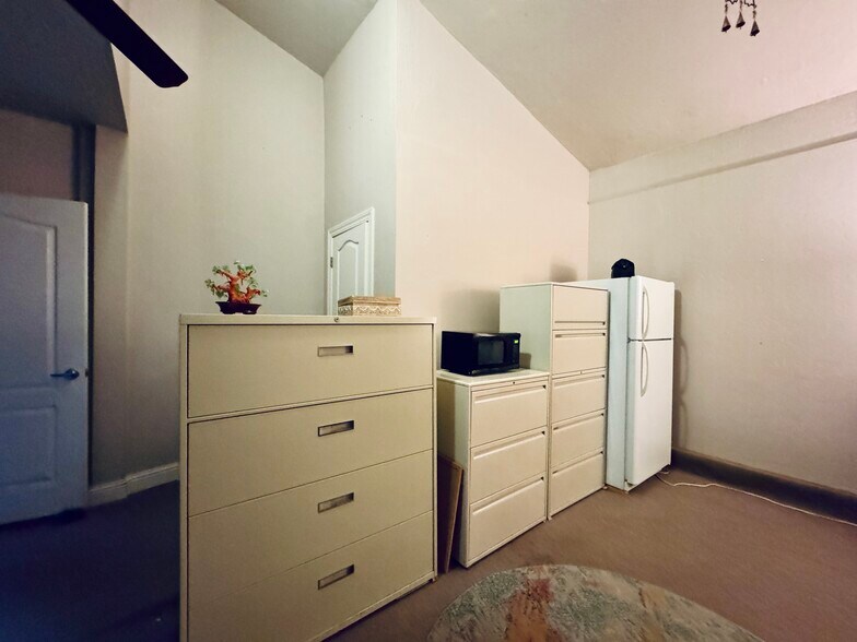 More Photos Of 2976 W Center St, Anderson Medical For Sale