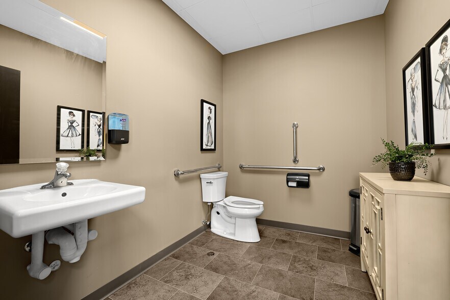 More Photos Of 1411 Rose St, La Crosse Restaurant For Sale