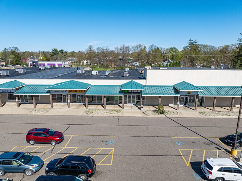 More Photos Of 1525 W Michigan Ave, Battle Creek Storefront For Lease