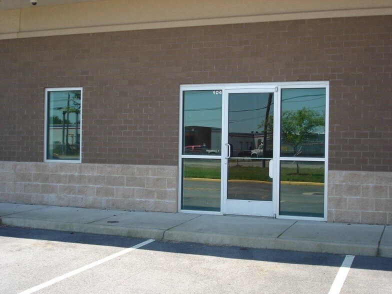 More Photos Of 500 Freeman Ave, Chesapeake Flex For Lease