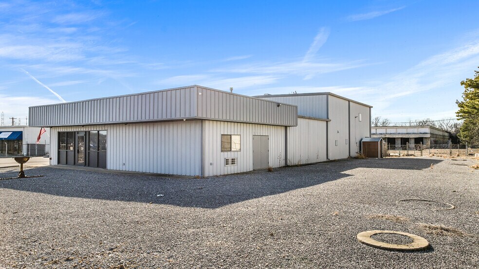 More Photos Of 1705 Cherokee Blvd, Memphis Warehouse For Sale
