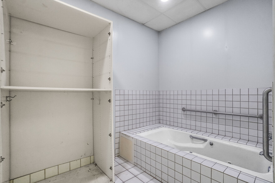 More Photos Of 214 S Locust St, Inglewood Medical For Lease