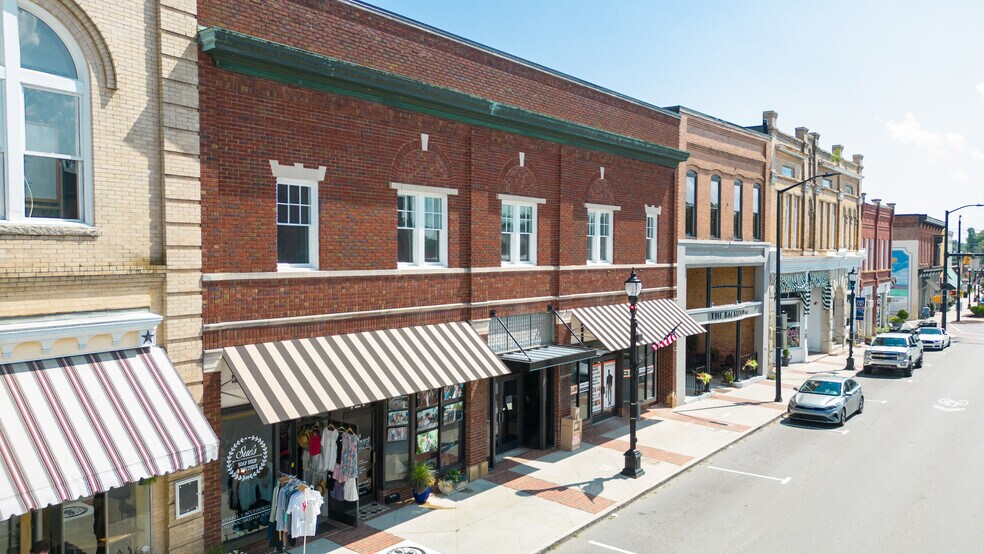 More Photos Of 121-129 N Main St, Mooresville Storefront Retail Office For Lease