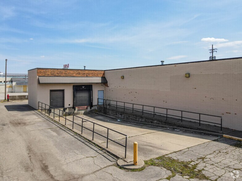 More Photos Of 206 W 30th St, Connersville Unknown For Lease