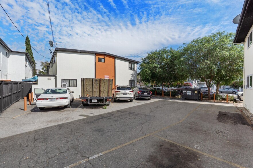 More Photos Of 7601 Whitsett Ave, North Hollywood Apartments For Sale