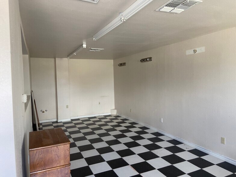 More Photos Of 114 Ave C, Gregory Office For Lease