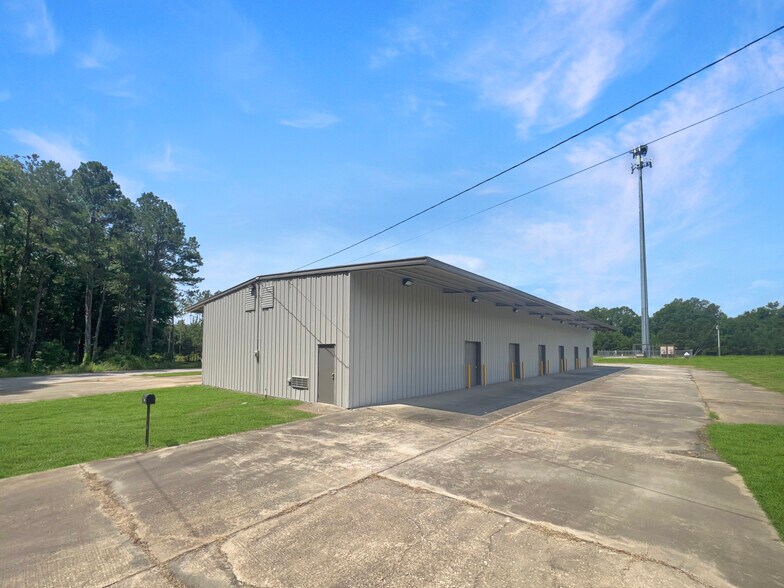 More Photos Of 800 Industrial Cir, Phenix City Distribution For Sale