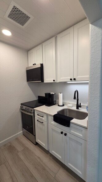 More Photos Of 85998 Overseas Hwy, Islamorada Office Residential For Lease