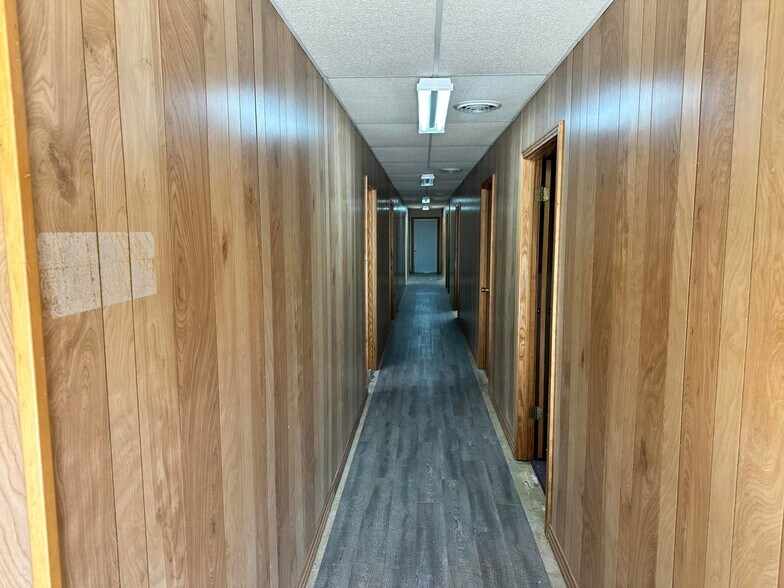 More Photos Of 712 Coulter Dr, New Albany Medical For Sale