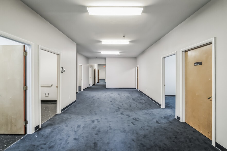 More Photos Of 600 Deer Rd, Cherry Hill Light Distribution For Sale