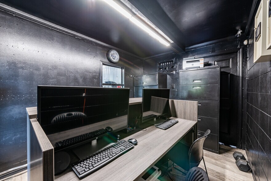 More Photos Of 2501 Sanford Ave, Sanford Auto Repair For Sale