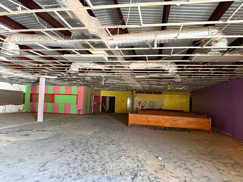 More Photos Of 201 W 2nd Ave, Nixon Warehouse For Sale
