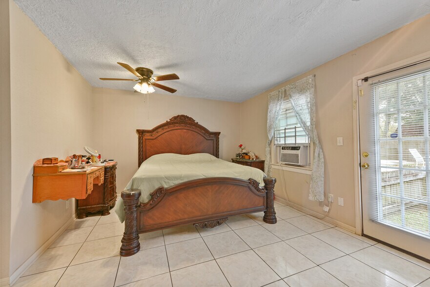 More Photos Of 1804 36th St N, Texas City Multifamily For Sale