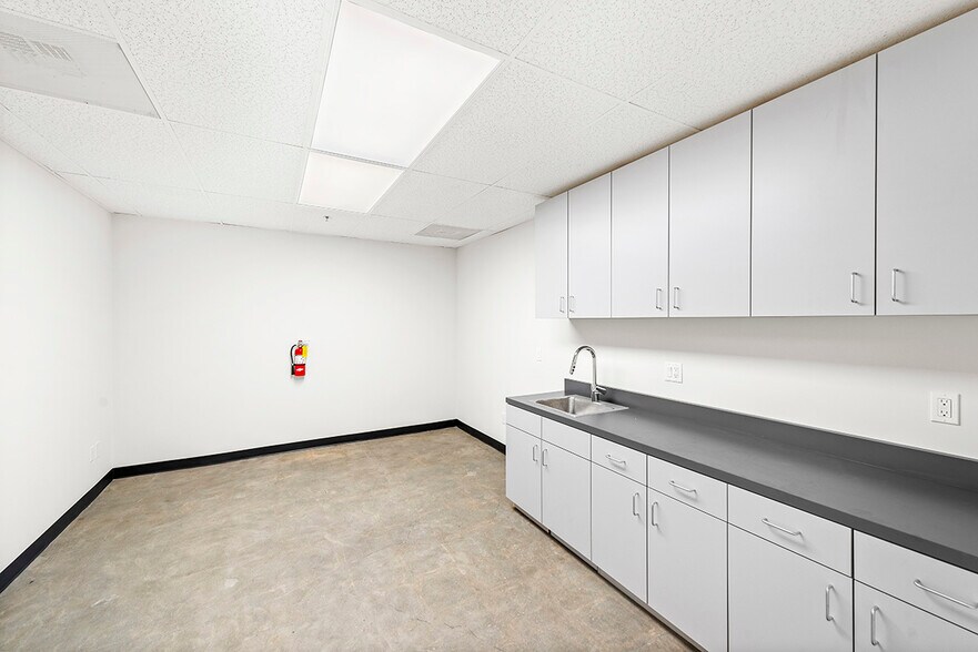 More Photos Of 3700 W Warner Ave, Santa Ana Warehouse For Lease