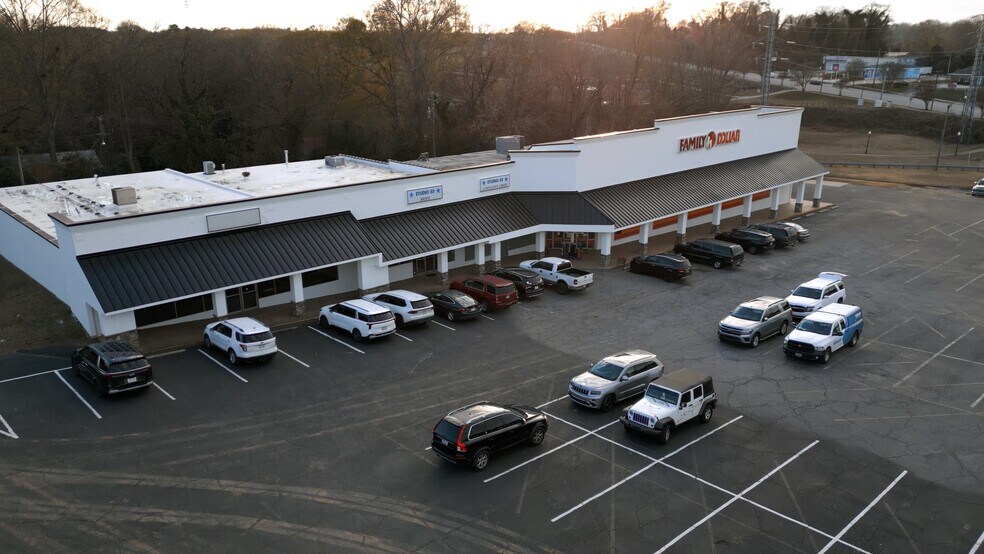 More Photos Of 100-199 Fleming St, Laurens Storefront For Lease